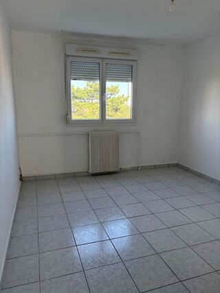  Appartement � louer 4 pi�ces 80 m�