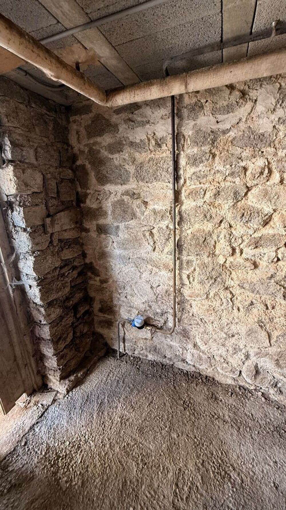 Location Parking/Garage Garage 23m2 porte neuve, dalle bétonnée, électricité Guéret