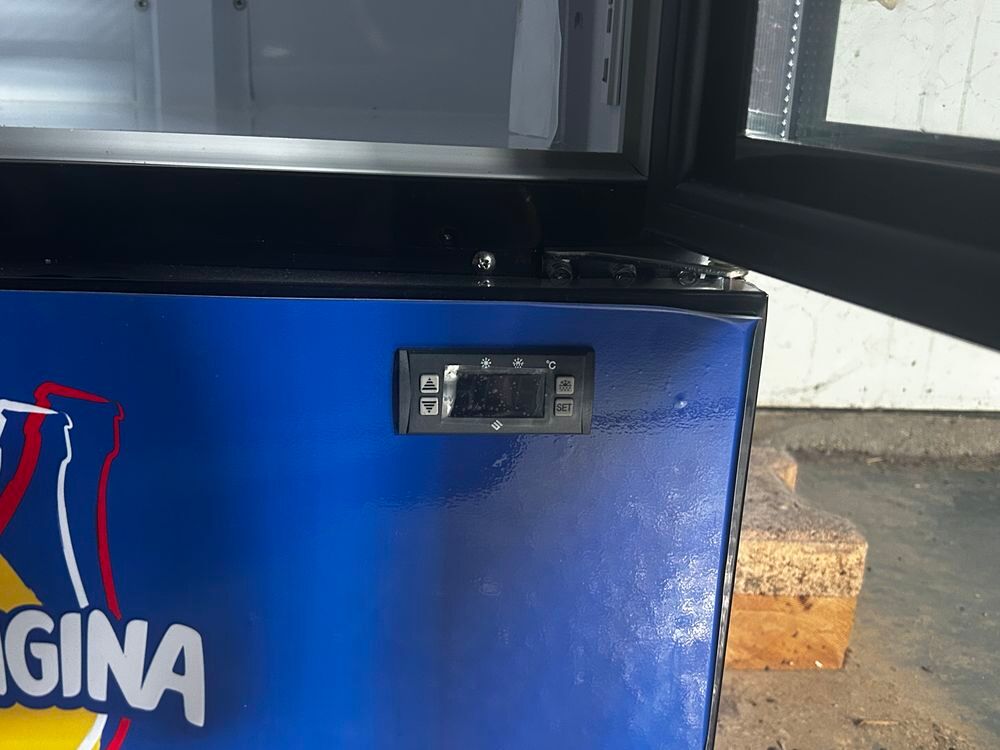 R&eacute;frig&eacute;rateur vitr&eacute; professionnel &agrave; &eacute;tag&egrave;res Electroménager