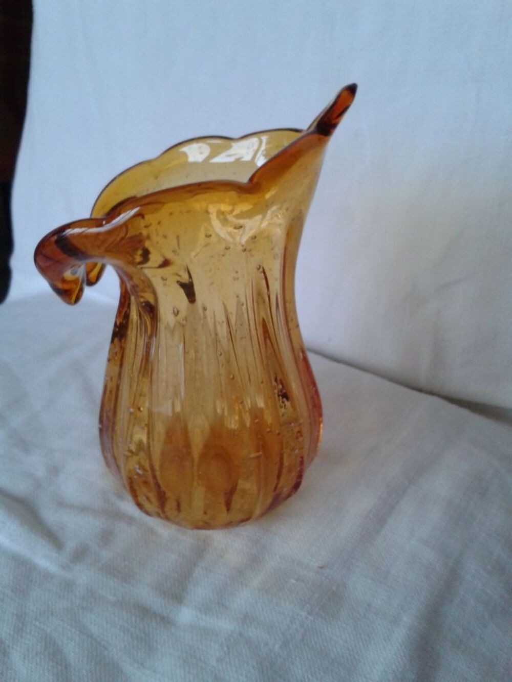 Petit vase en verre souffl&eacute; jaune d'or Décoration