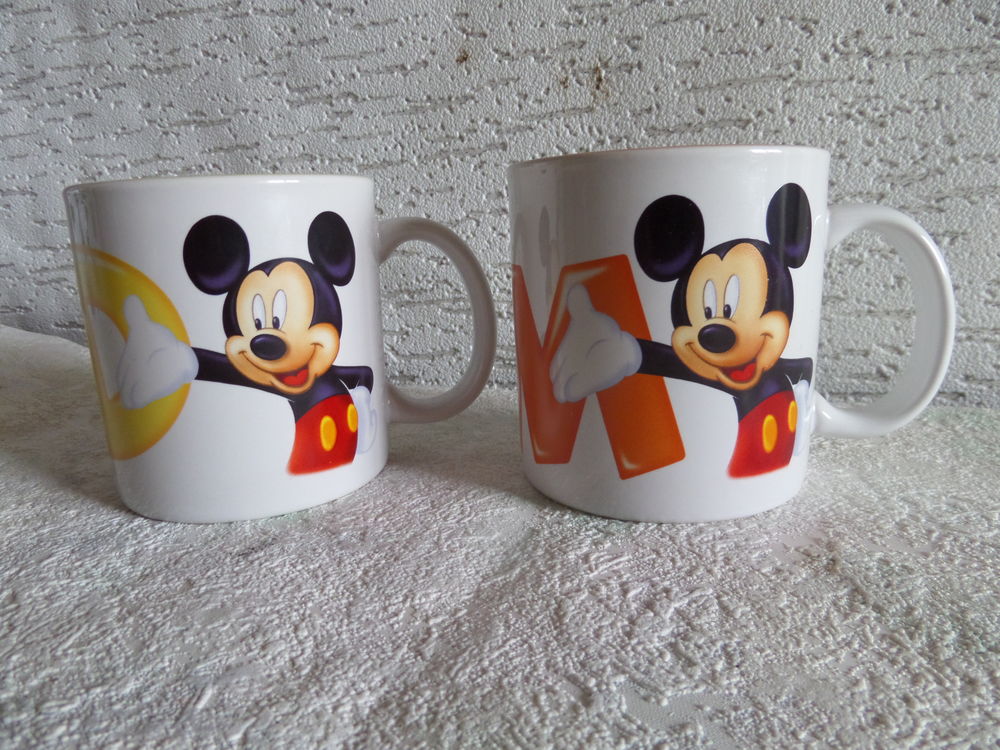tasses de MICKEY et MINNIE 