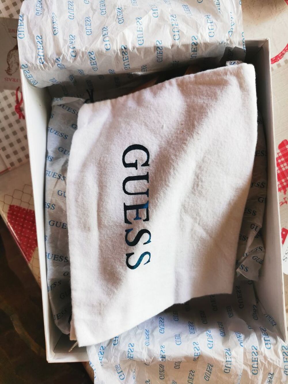 Chaussures GUESS Chaussures