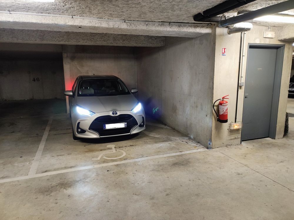 Location Parking/Garage Lieusaint: Grande place de parking en sous sol de 15 m² à lo Lieusaint
