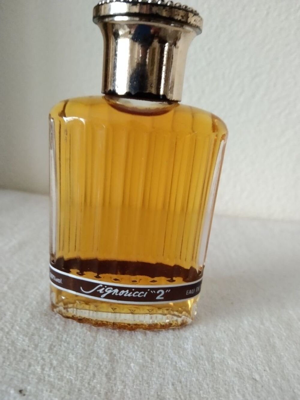 Flacon de parfum Nina Ricci 