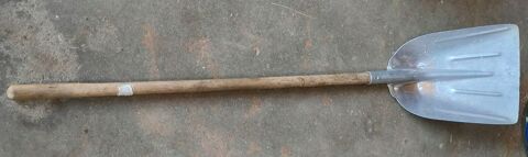 Pelle  neige aluminium 30 Saint-Jean-de-Fos (34)