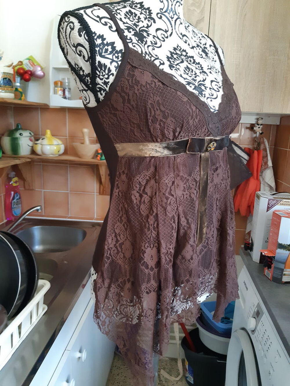  top marron dentelles NEUF SINEQUANONE taille 2
Vêtements