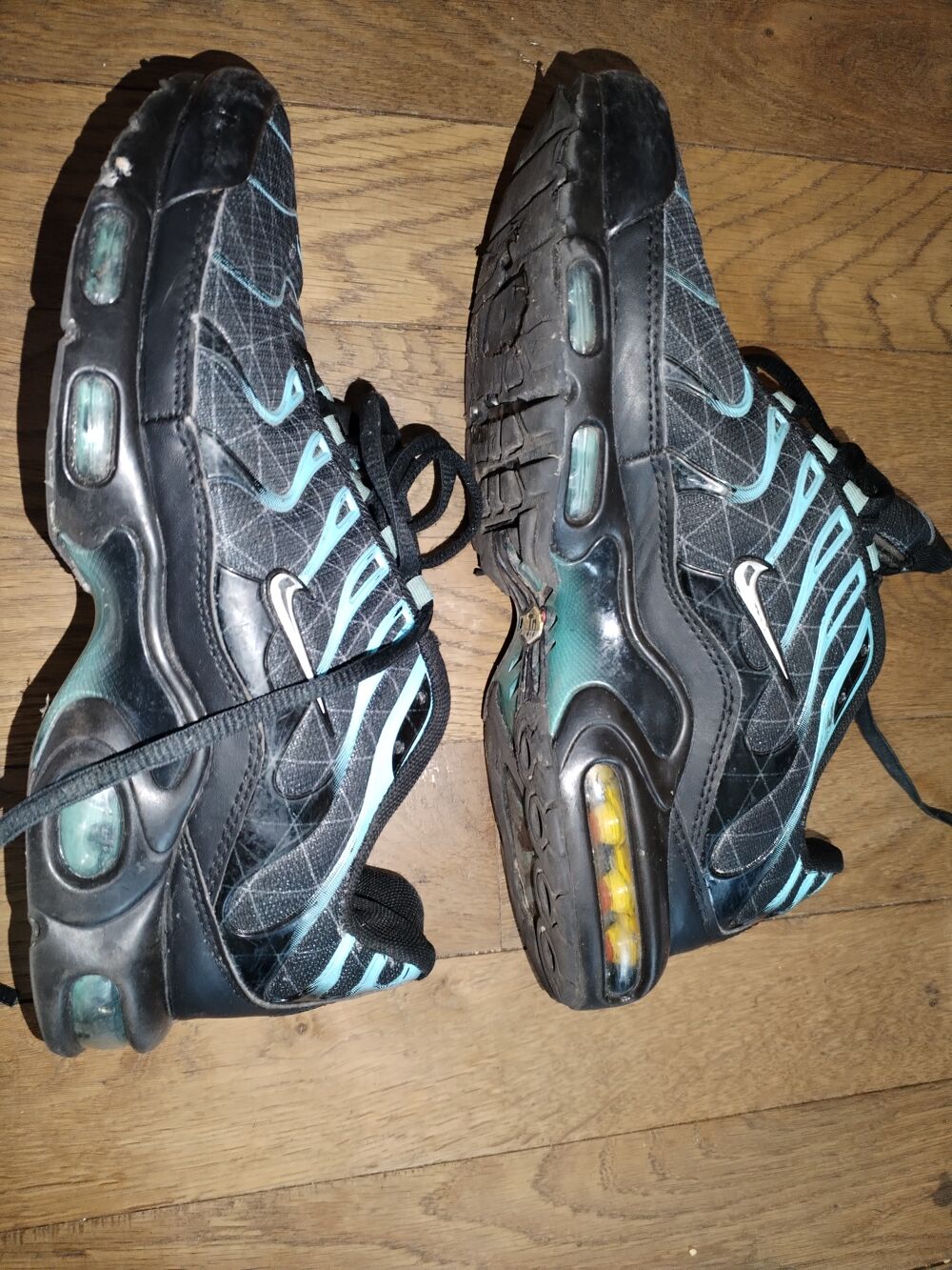 Nike TN bleu (taille 42) languette d&eacute;cousue
Chaussures
