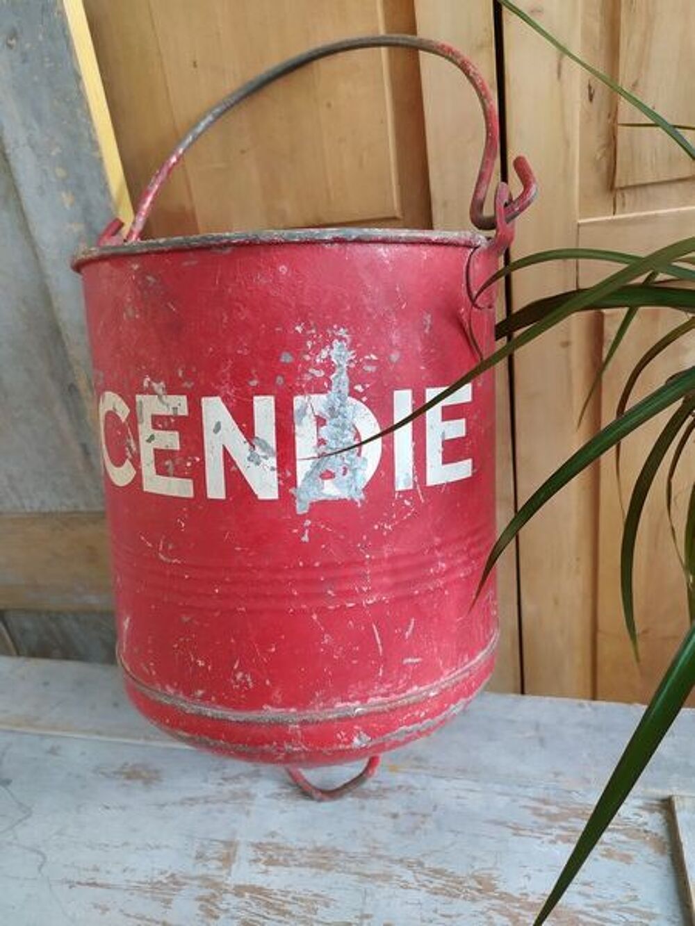 Ancien Seau Incendie Pompier Collection D&eacute;co Industrielle 