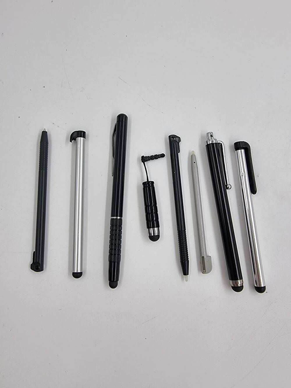Lot de 8 stylets pour divers appareils tactiles Téléphones et tablettes