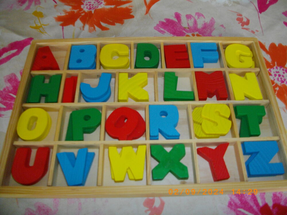 Un plateau de lettres alphab&eacute;tiques pour enfant Jeux / jouets