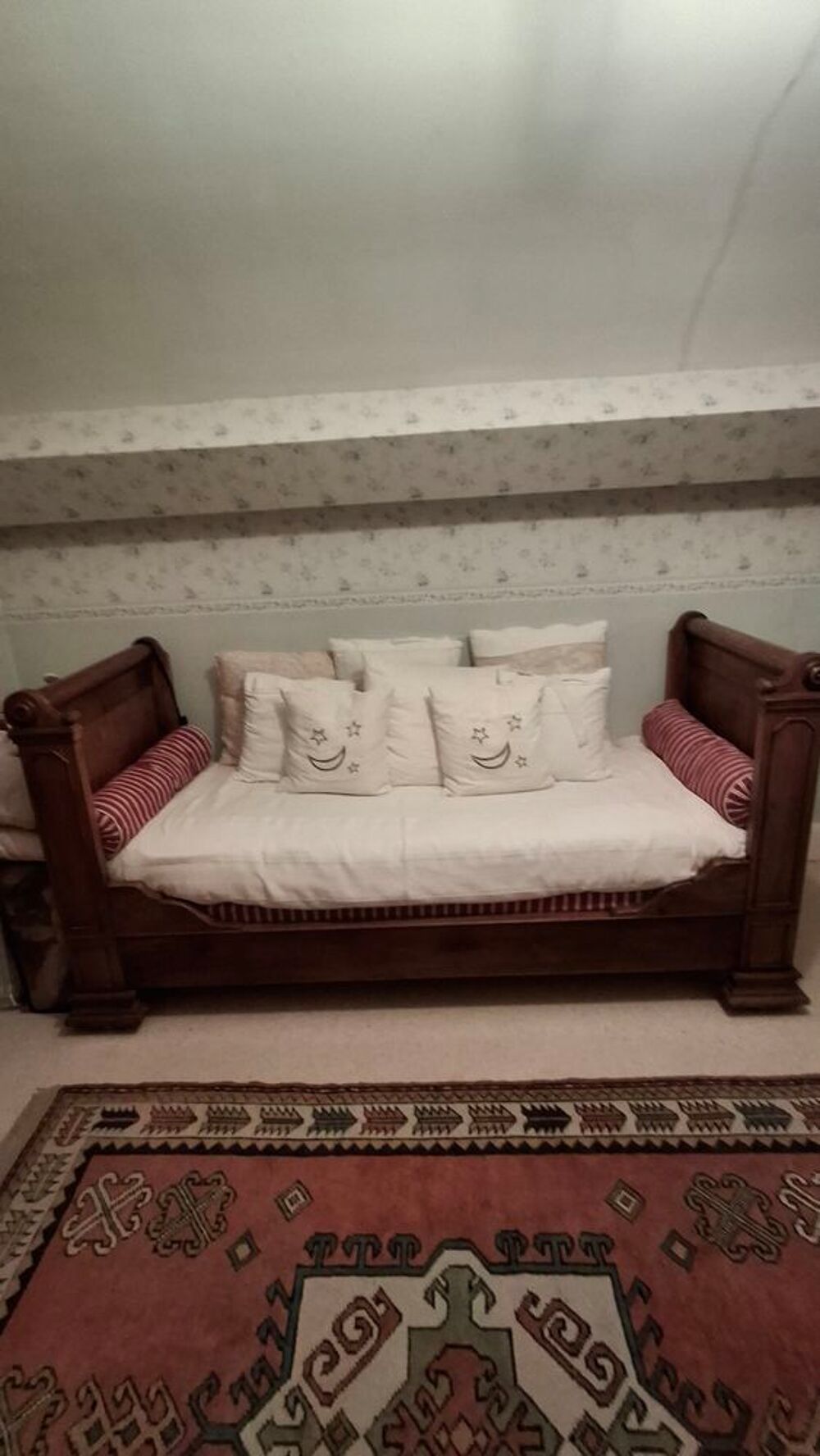 Petit lit-canape ancien parfait &eacute;tat Meubles