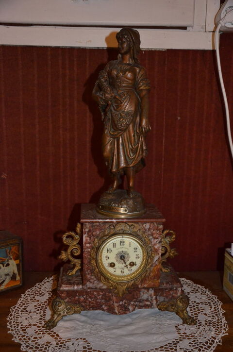 PENDULE MARBRE ET REGULE Napolon III 160 Bourbon-l'Archambault (03)