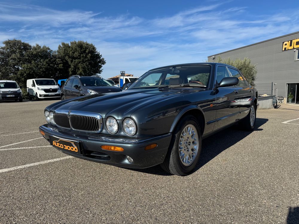 XJ 3.2 V8 PACK 2000 occasion 84290 Sainte-C&eacute;cile-les-Vignes