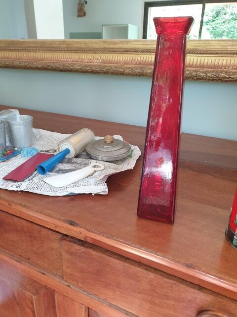 Vase soliflore rouge, vintage.
12 Mouxy (73)
