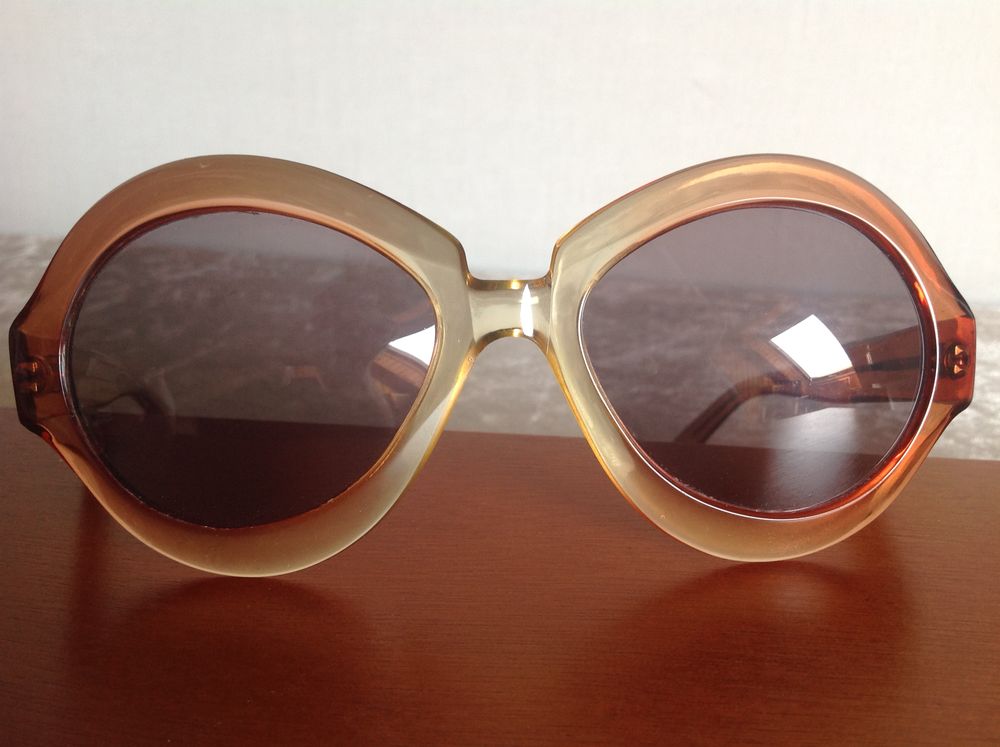 PAIRE DE LUNETTES POLAROID VINTAGE 60/70
Bijoux et montres