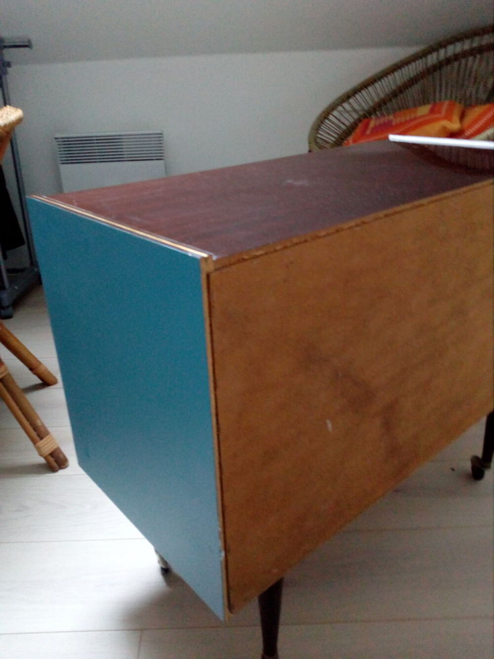 Meuble t&eacute;l&eacute; bar sur roulettes
Meubles