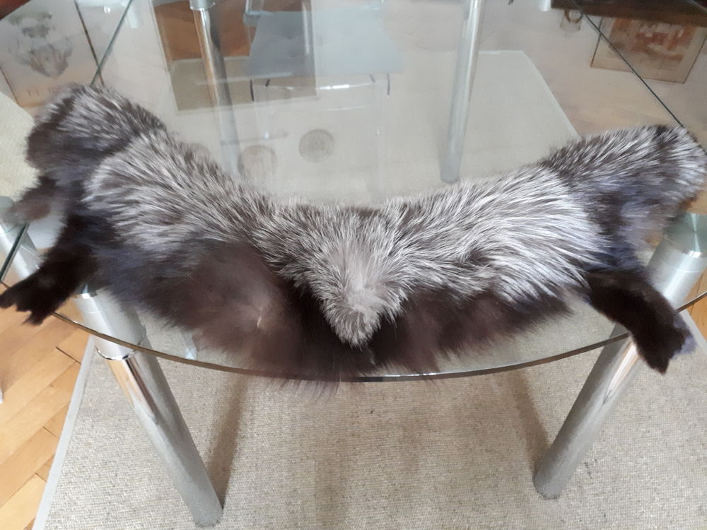 2 &eacute;toles en renard argent&eacute; Vêtements