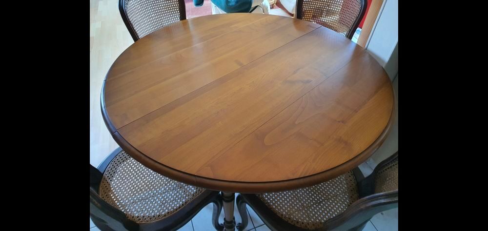 Table a 8 pieds en merisier Meubles