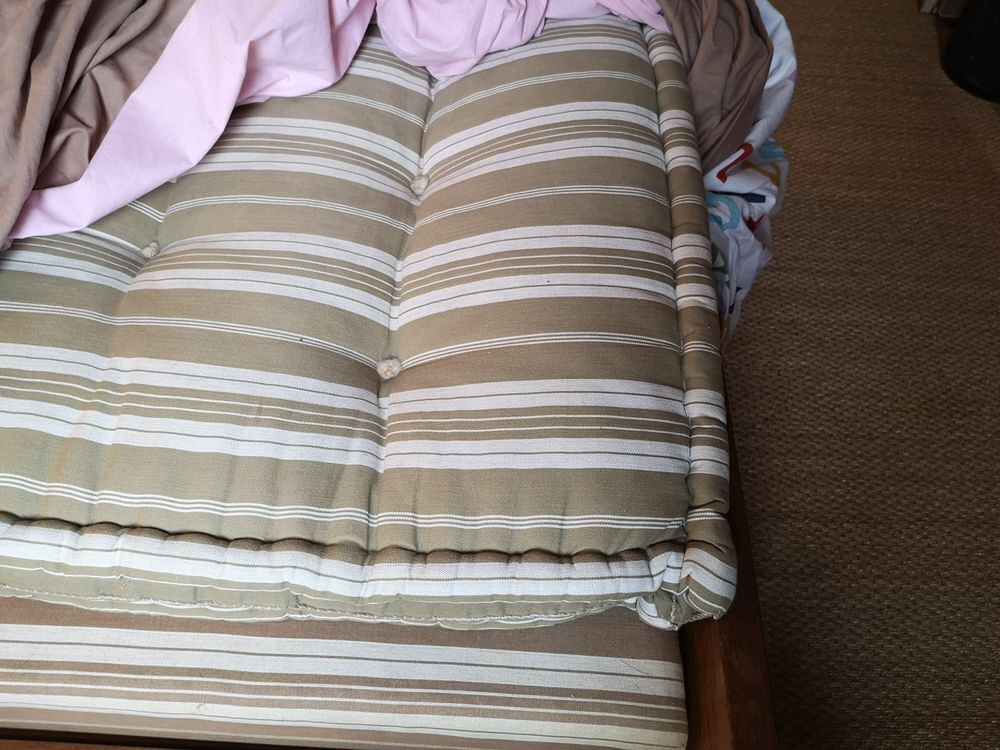 lit ado, long. 1.96. Larg. 1m,2 tablettes, matelas laine, sommier tapissier, couvre lit, possibilit&eacute; livraison rayon 10km (15euros). Mobilier enfants
