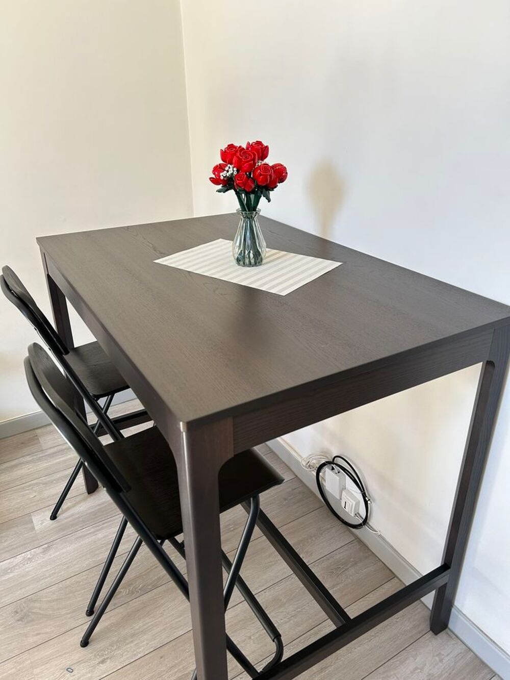 Table haute avec 4 chaises Meubles