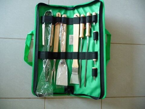 Mallette 10 ustensiles barbecue - Neufs 20 Celles-sur-Belle (79)