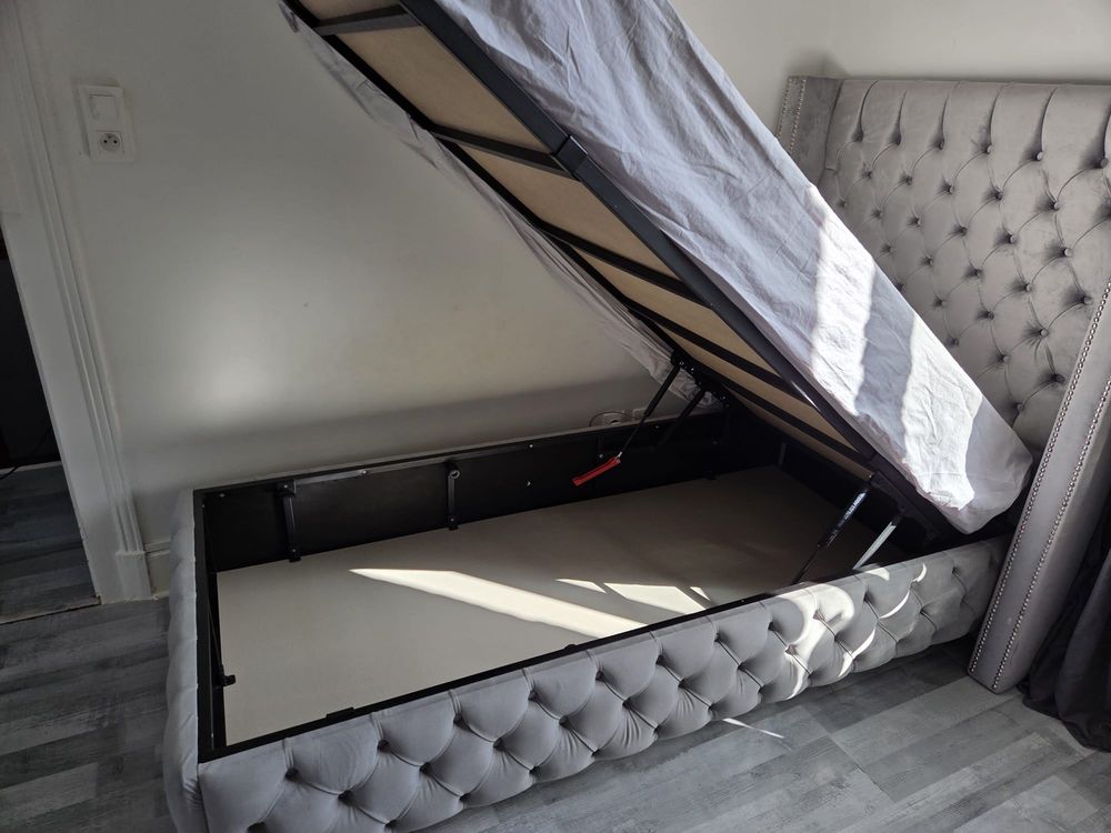 Lit coffre capitonn&eacute; gris + matelas tr&egrave;s bon &eacute;tat Meubles