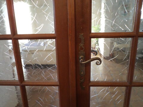 Portes int�rieures vitr�es. 60 Saint-Antoine-l'Abbaye (38)