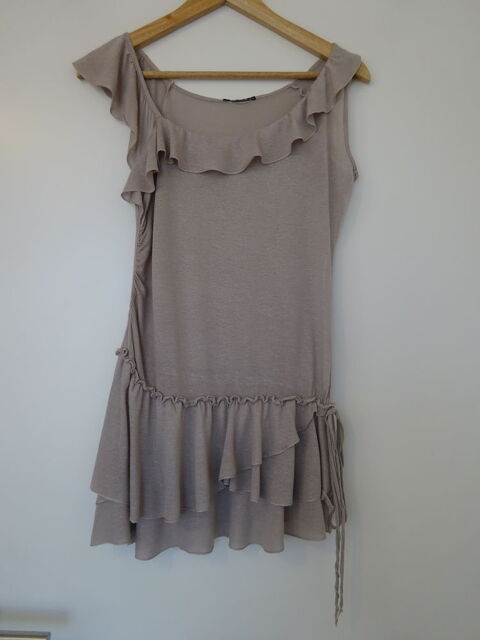 Tunique � volants beige S 8 Saint-Laurent-du-Var (06)