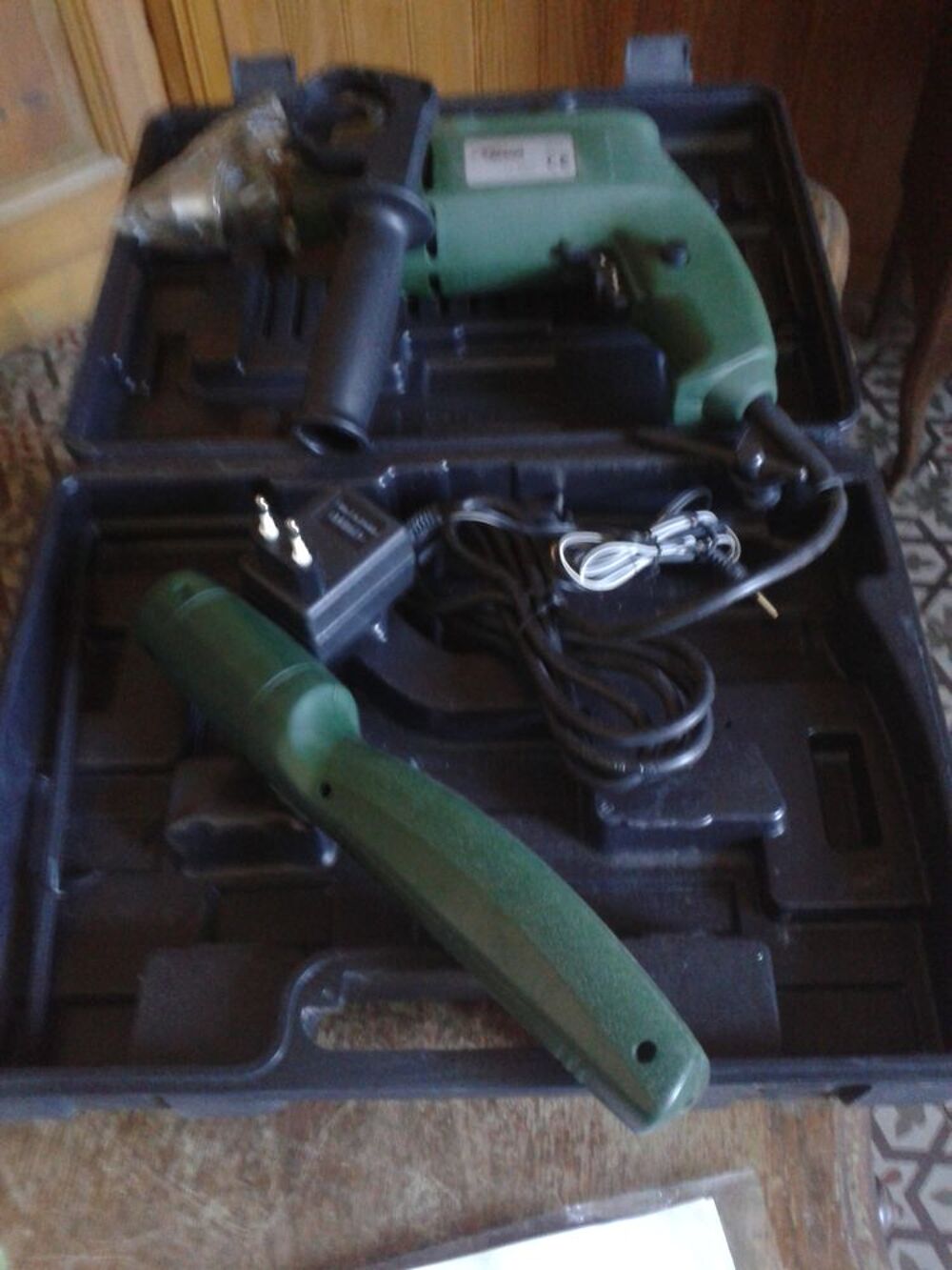 PERCEUSE TECH NC. + TOURNEVIS AVEC CHARGEUR.
NEUF. Bricolage