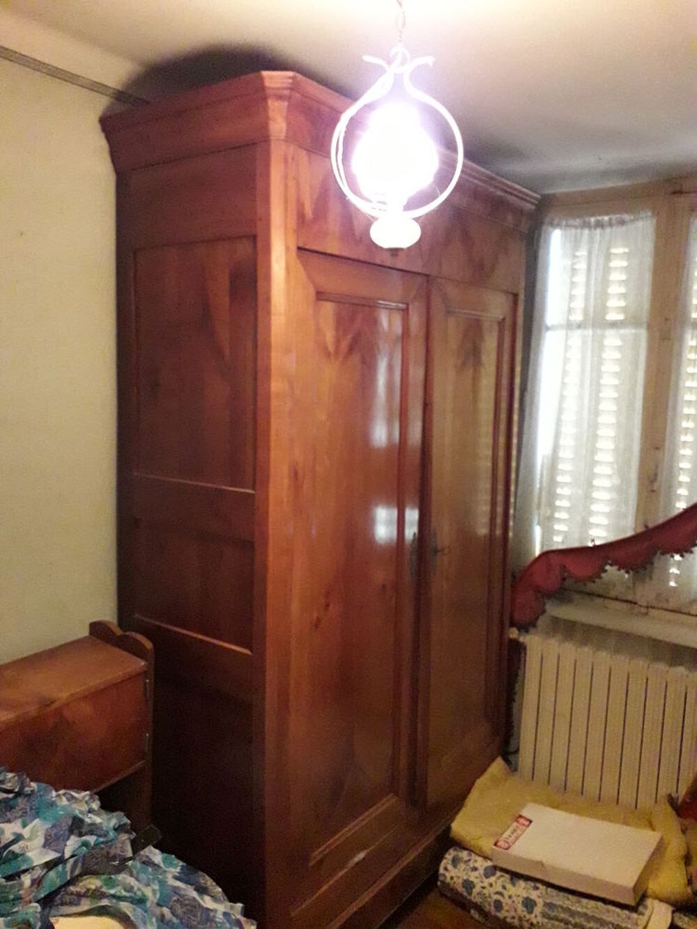Belle armoire d'&eacute;poque en bois de loupe, parfaite &eacute;tat Meubles
