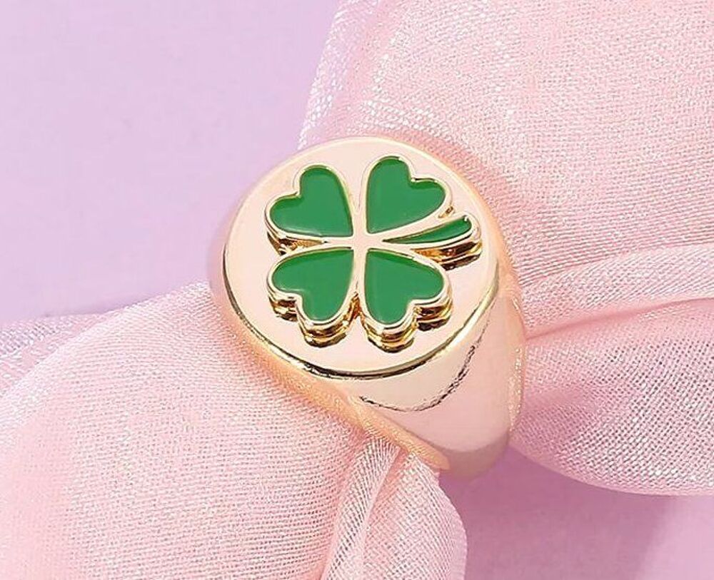 Bague tr&egrave;fle &agrave; quatre feuilles Bijoux et montres