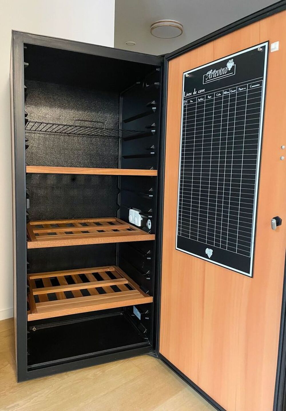 Cave &agrave; vin de vieillissement Artevino 182 bouteilles Electrom�nager