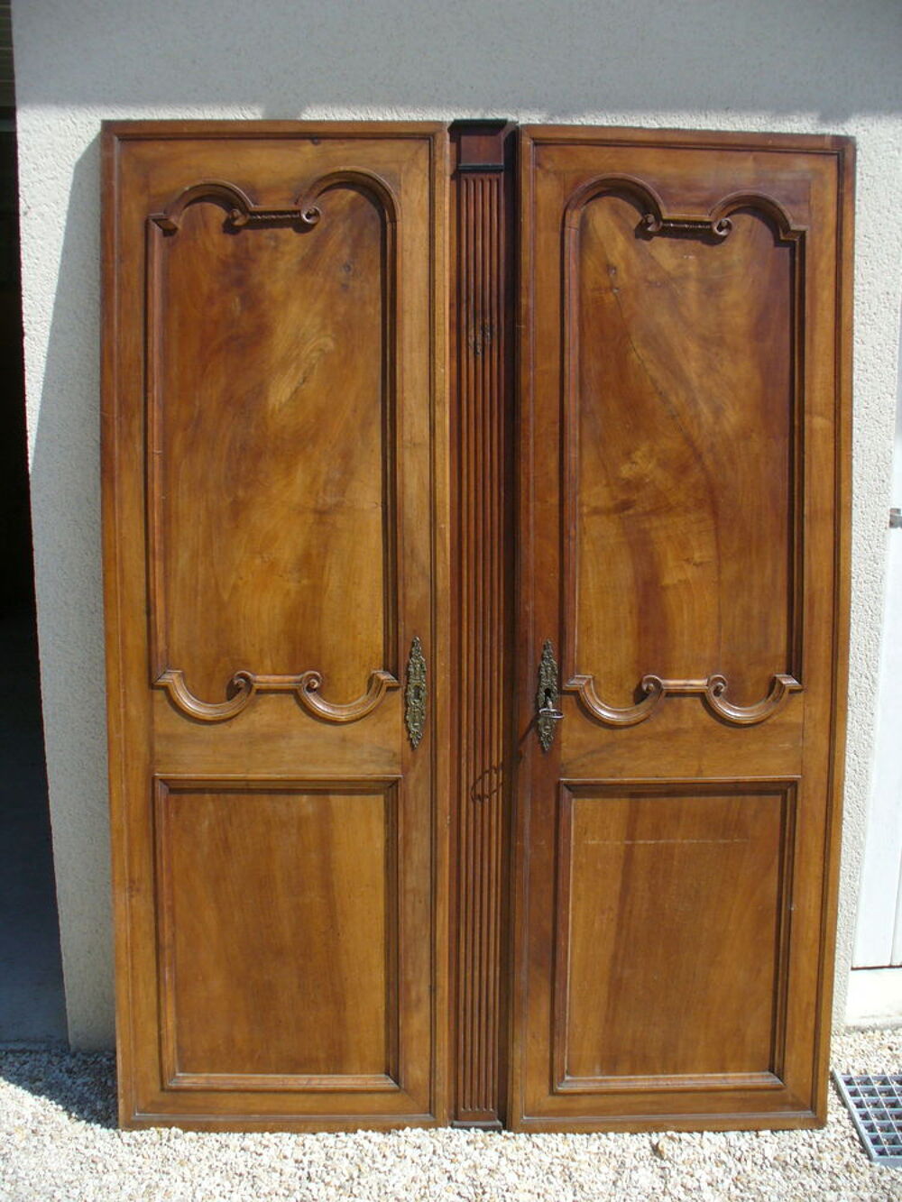 2 portes d'armoire en noyer Meubles