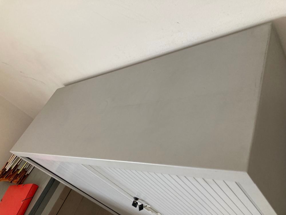 Armoire de bureau basse metalliquue
Meubles