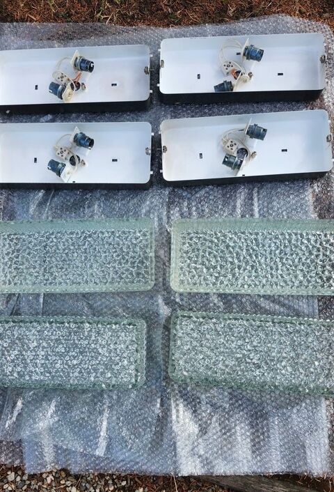 Lot de 4 luminaires hublot mural année 70/80 vintage
Romans-sur-Isère (26)