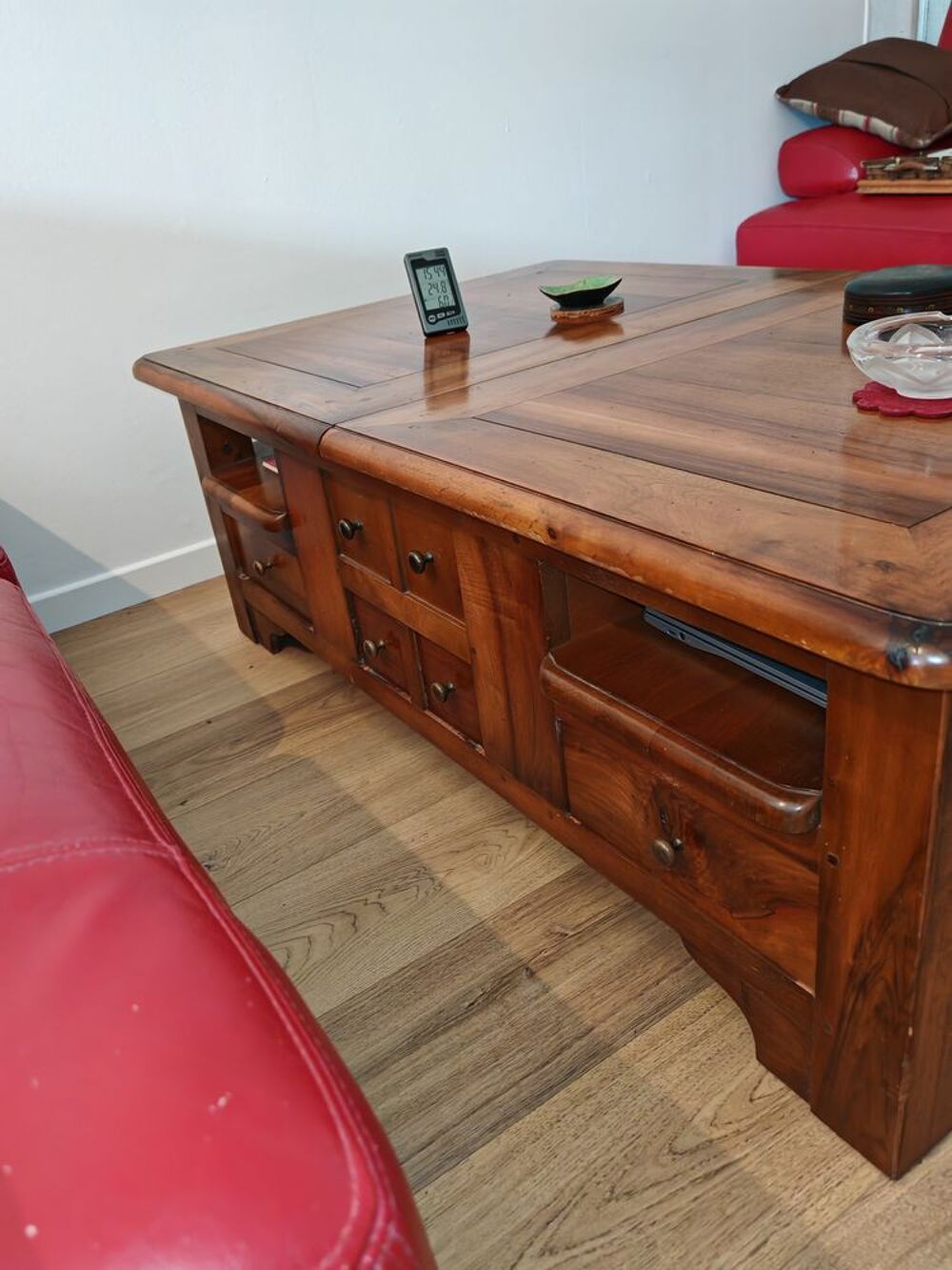 tr&egrave;s belle table salon en noyer Meubles