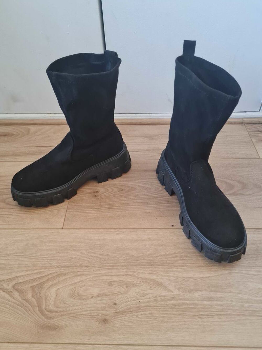 Bottines chaussettes noires Fashion Nova €" Neuves "Exactly That Lug Sole Booties" Chaussures
