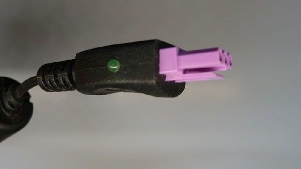 Adaptateur secteur HP 0957-2105- 220v /32 v - 1560 mA Matériel informatique