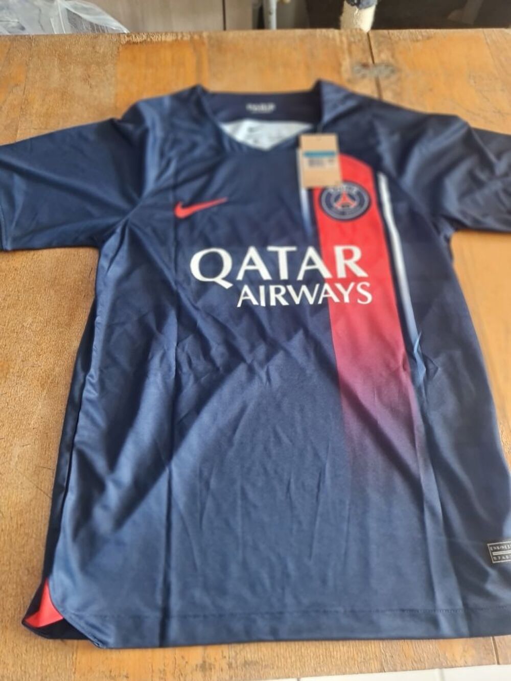 maillot psg 2023 2024 taille L V�tements