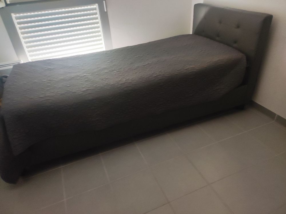 LIT+MATELAS+ TETE LIT GRIS 90X190 50 euros Meubles