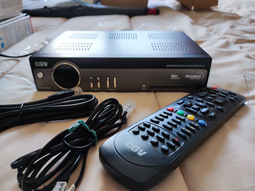 R&eacute;cepteur Satellite HD marque CGV E-sat HD-W Photos/Video/TV