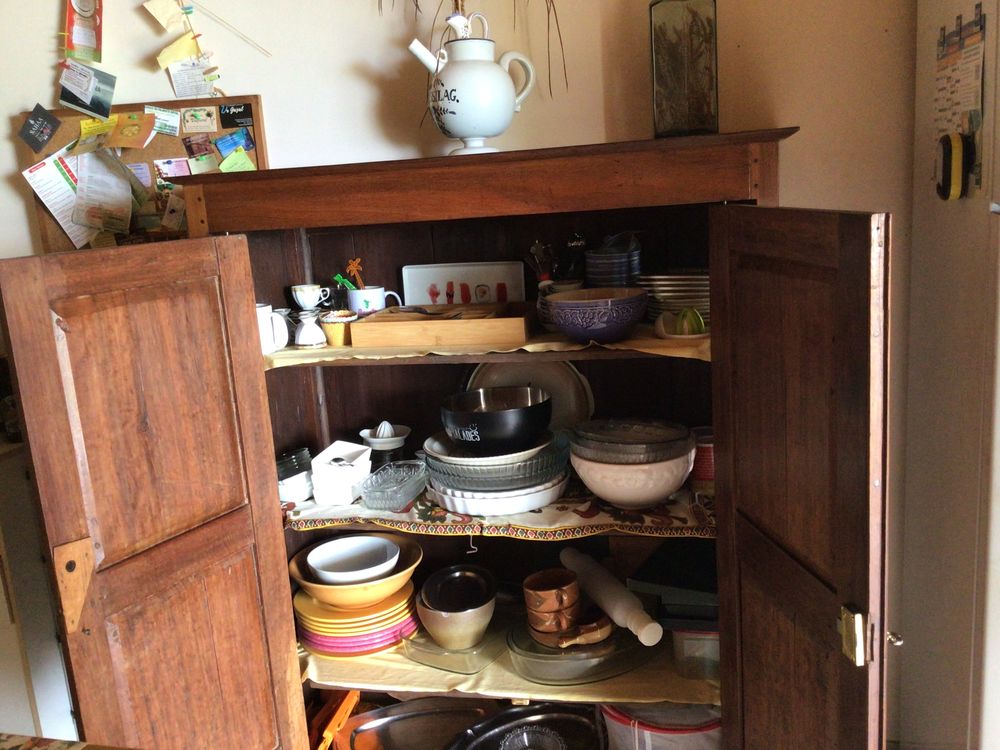 Petite armoire ancienne en ti natte p&eacute;i. Meubles