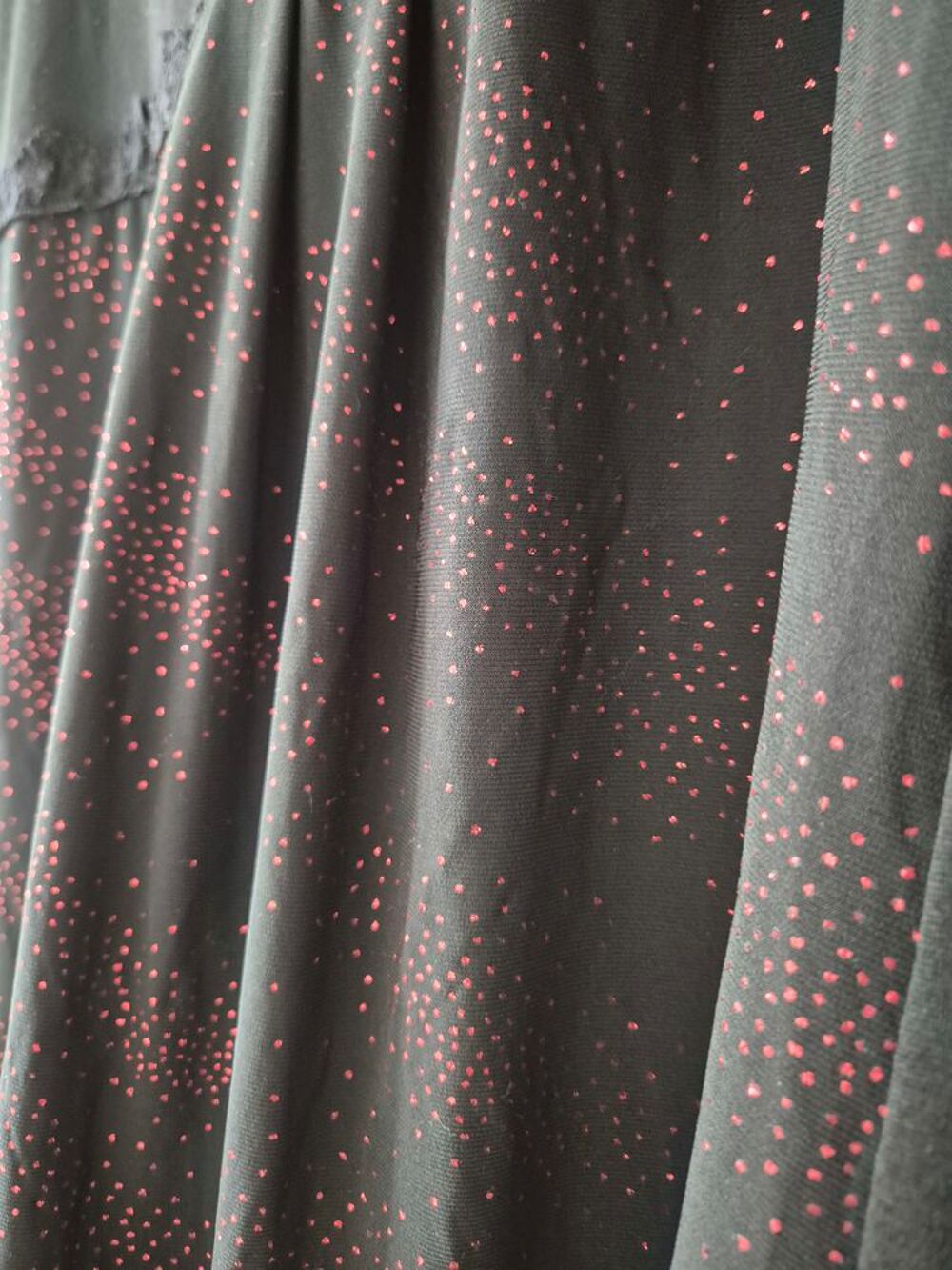 Robe noire &agrave; paillettes Vêtements