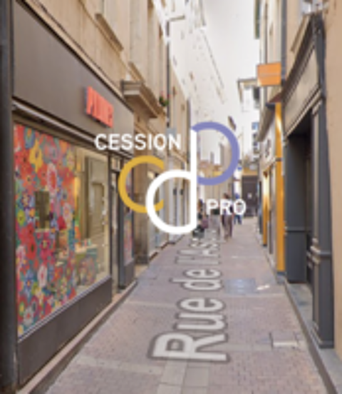   A LOUER, LOCAL COMMERCIAL RUE DE L'ASPIC A NIMES, EMPLACEMENT PREMIUM ! 