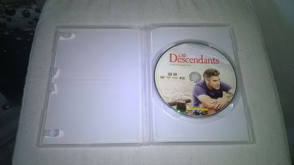 DVD The Descendants
George Clooney
2011
Excellent etat
E DVD et blu-ray