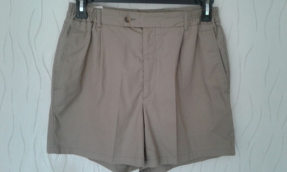 SHORT KAKI T.42 Vêtements