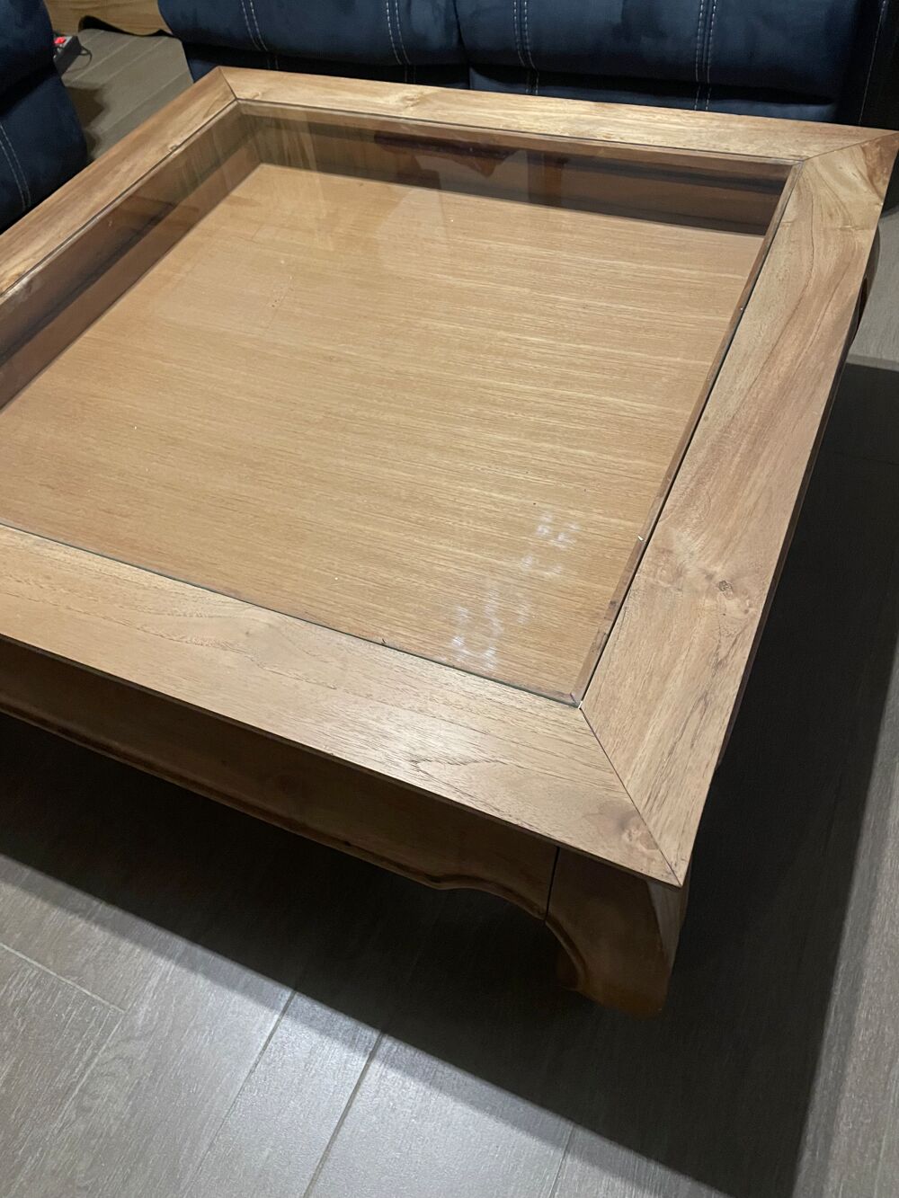 Table de salon vitr&eacute;e en teck style opium avec tiroir 1mx1m Meubles