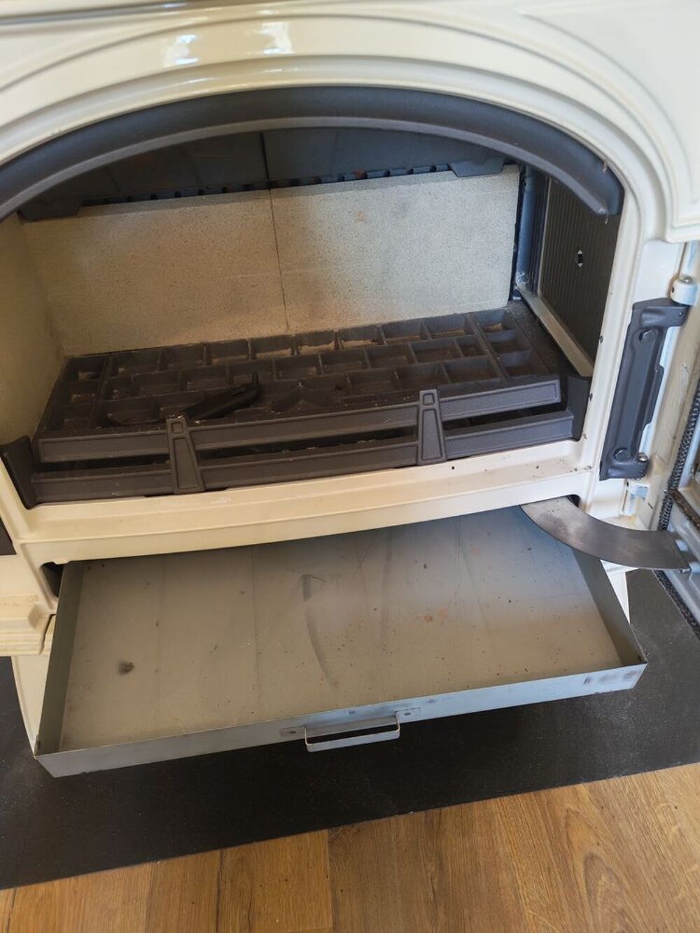 Po&ecirc;le a bois ARTENSE neuf jamais utilis&eacute; Bricolage