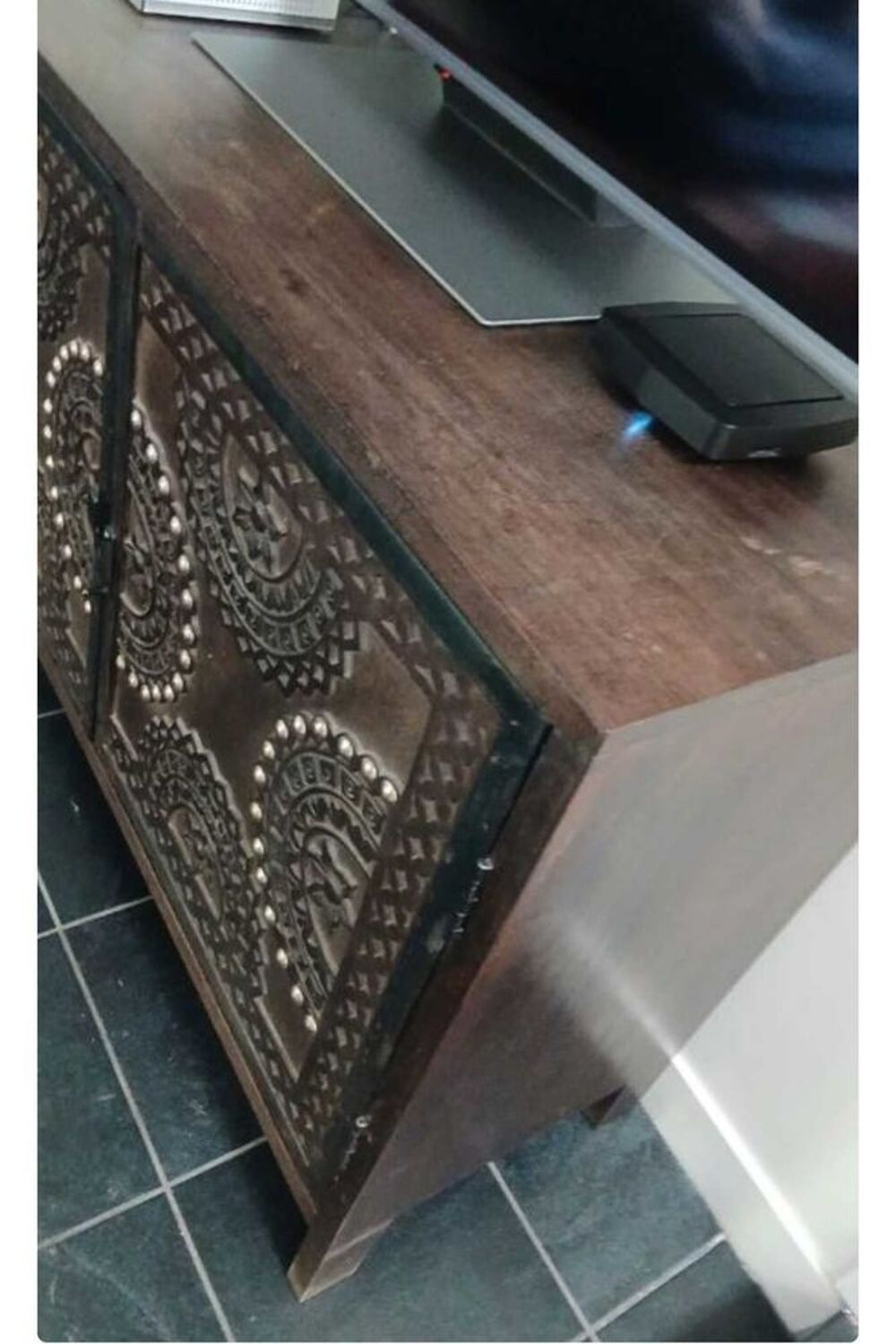 Buffet bas sculpt&eacute; Meubles