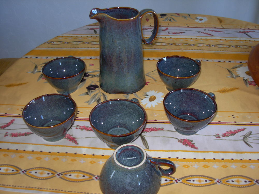 Service &agrave; cidre 6 tasses et 1 pichet en gr&egrave;s vert fonc&eacute; NEUF Electroménager